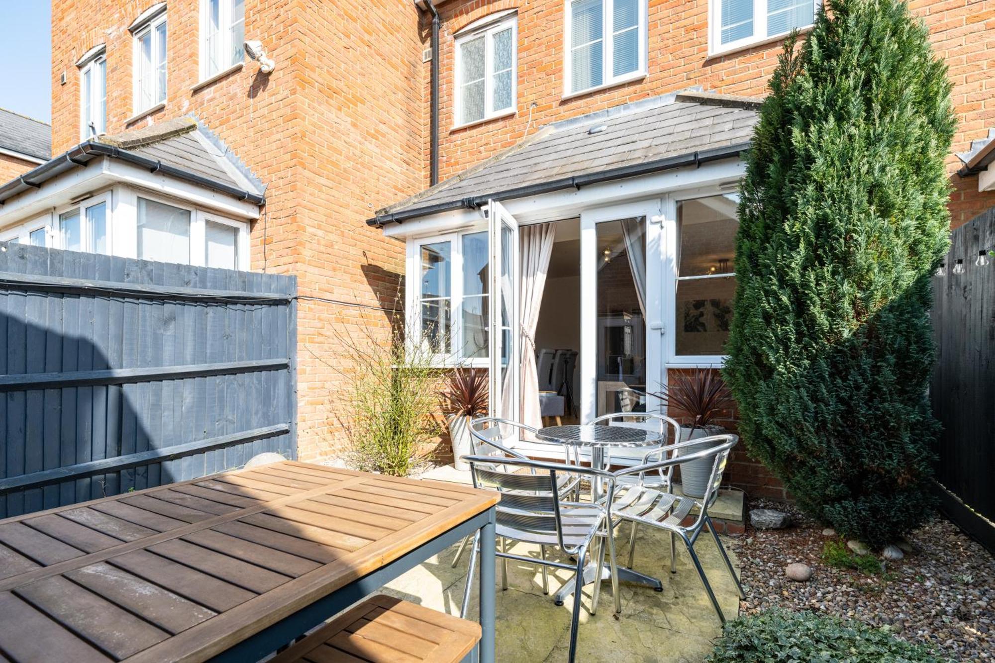 Brightleap Apartments: Modern Home-Away with Entertainment & Amenities Milton Keynes Exterior photo